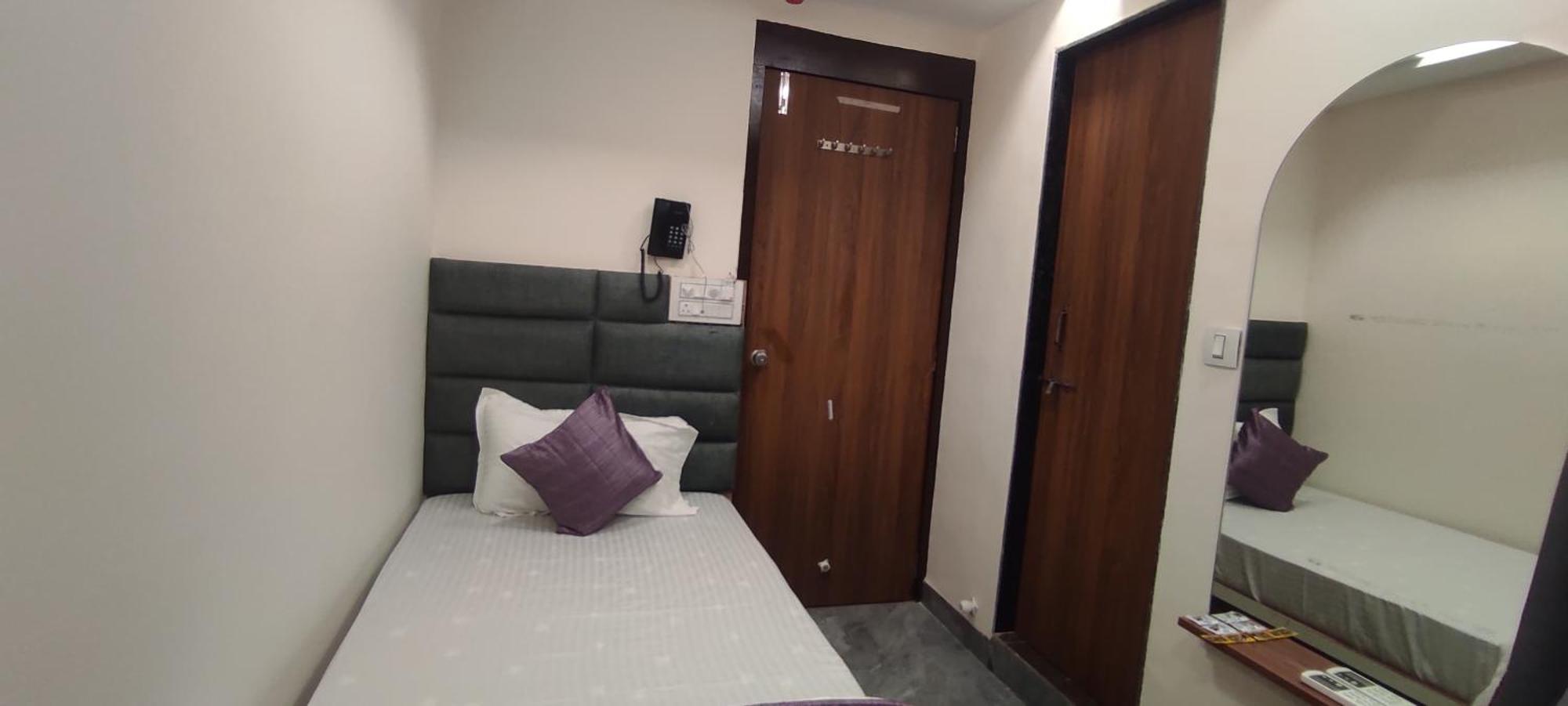 Hotel Earth Inn, Subhash Bridge, Rto Circle, Ahmedabad Exterior photo