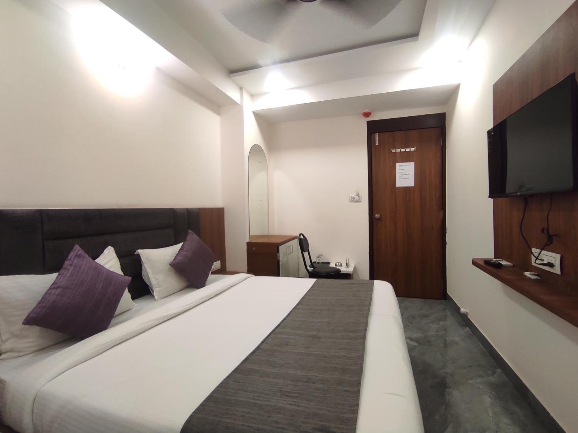 Hotel Earth Inn, Subhash Bridge, Rto Circle, Ahmedabad Exterior photo