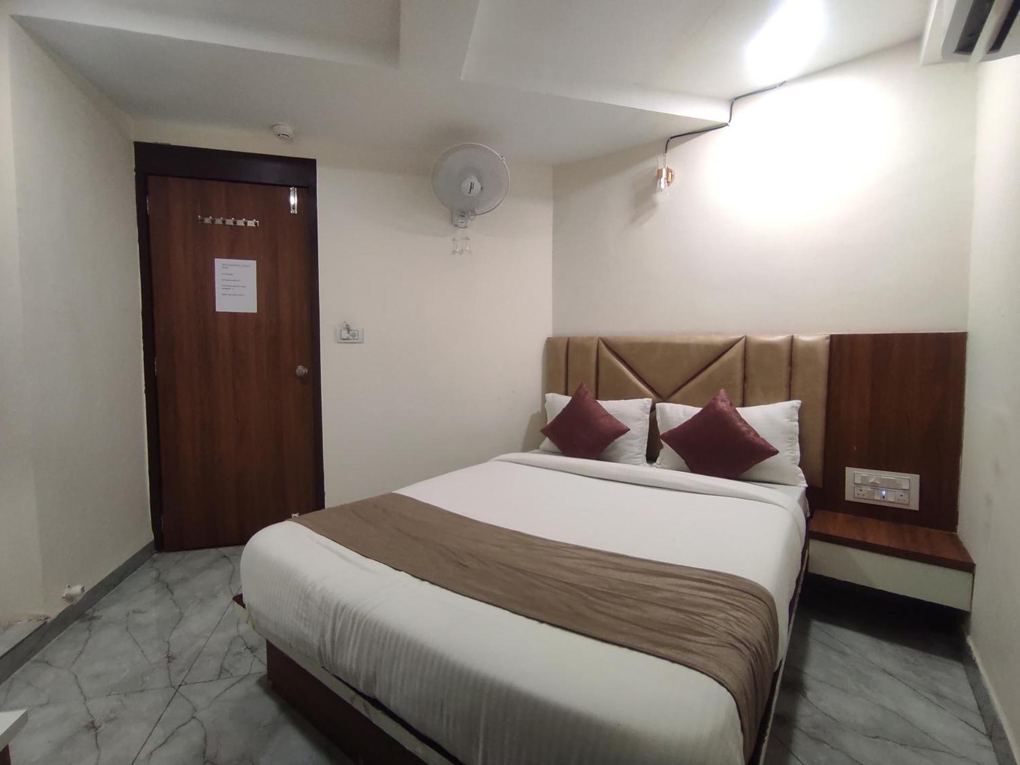 Hotel Earth Inn, Subhash Bridge, Rto Circle, Ahmedabad Exterior photo