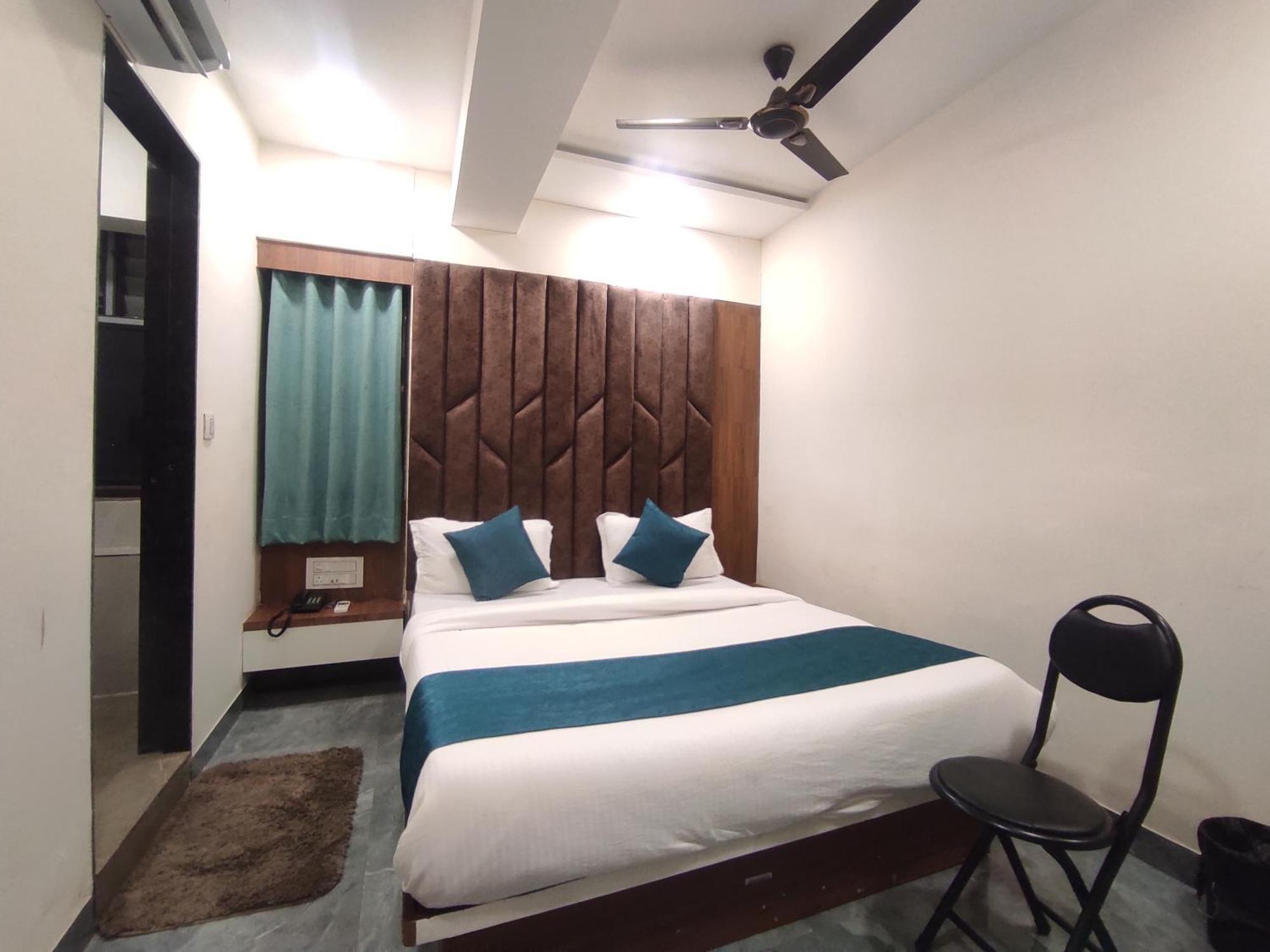 Hotel Earth Inn, Subhash Bridge, Rto Circle, Ahmedabad Exterior photo